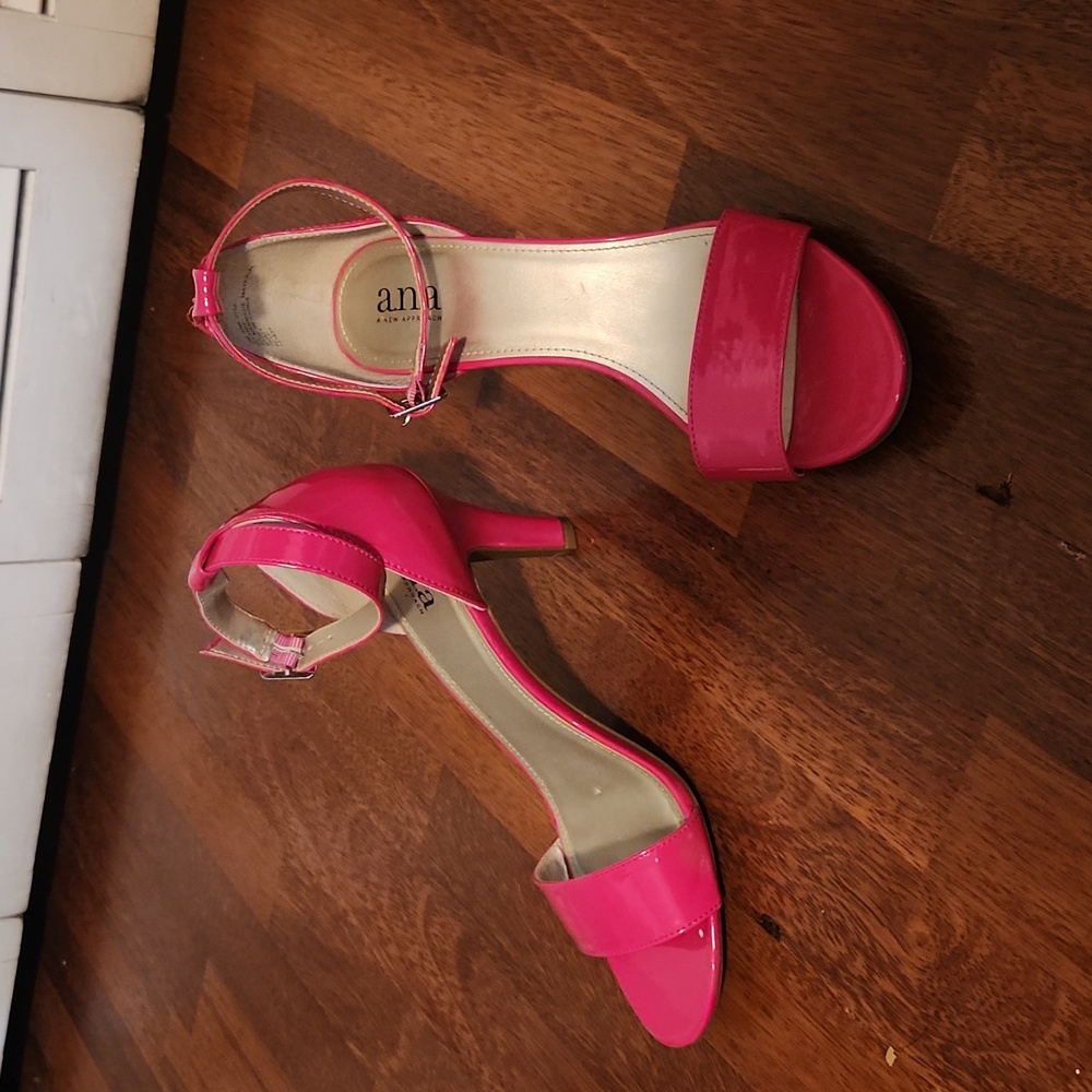 Pink kitten heel..size 10